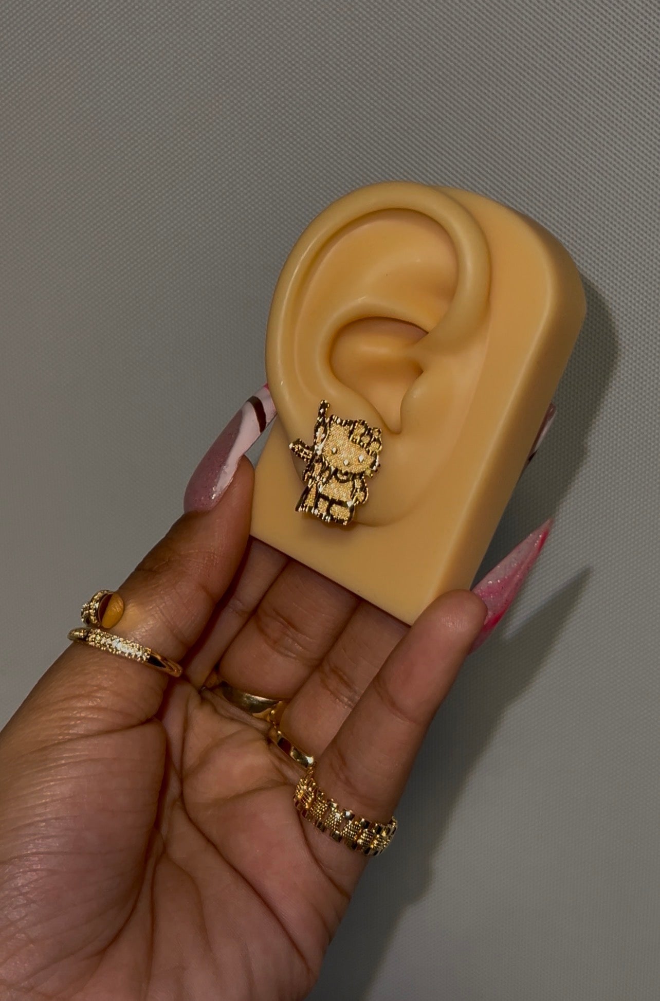 AK40 Kitty Studs