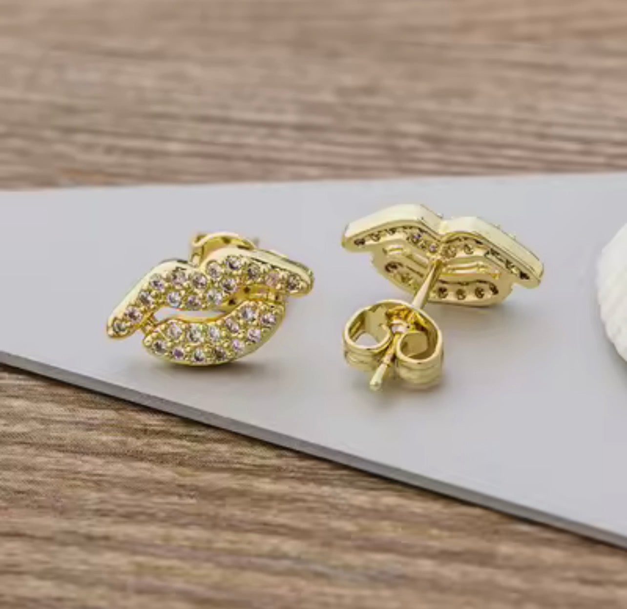Lips Studs