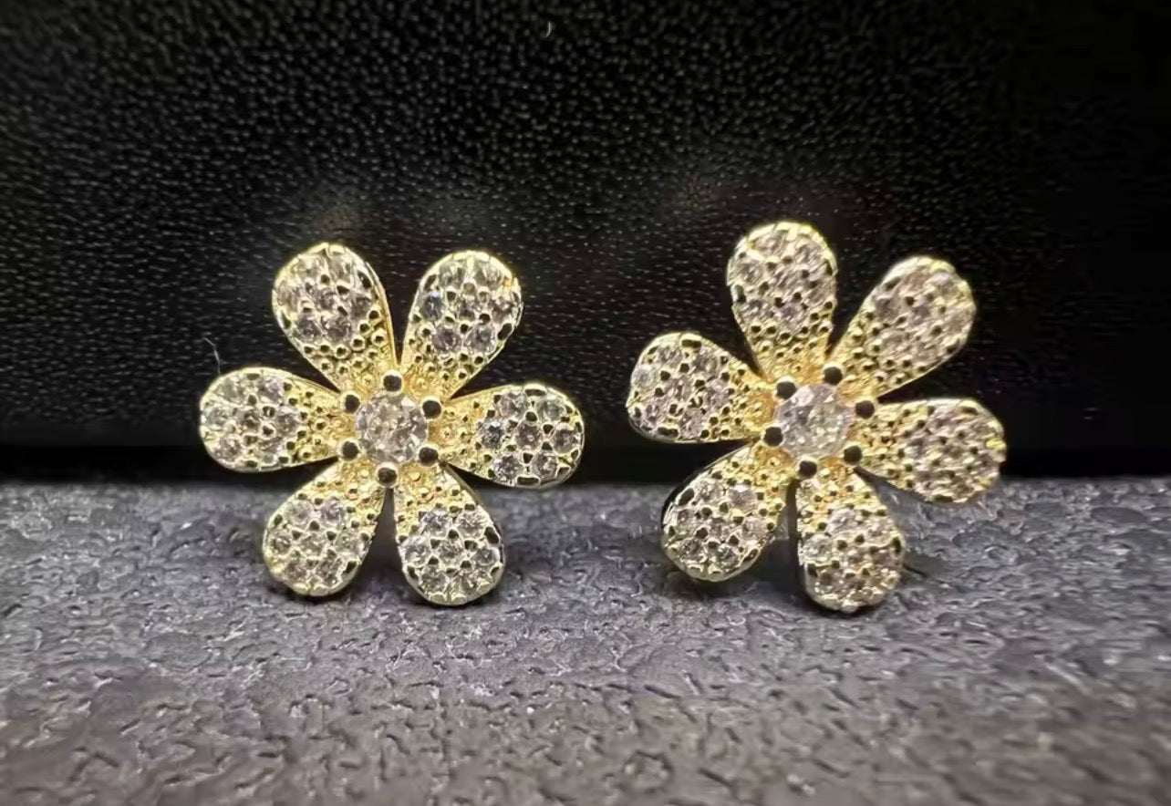 Daisy Studs