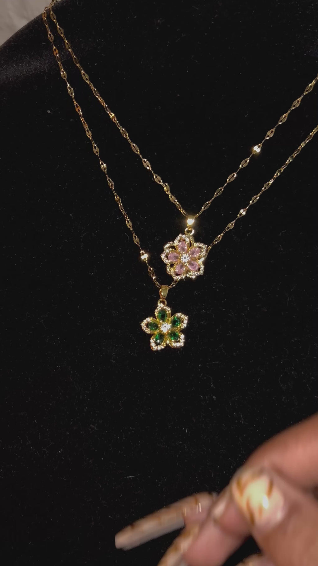 Green Spinning Hibiscus Necklace